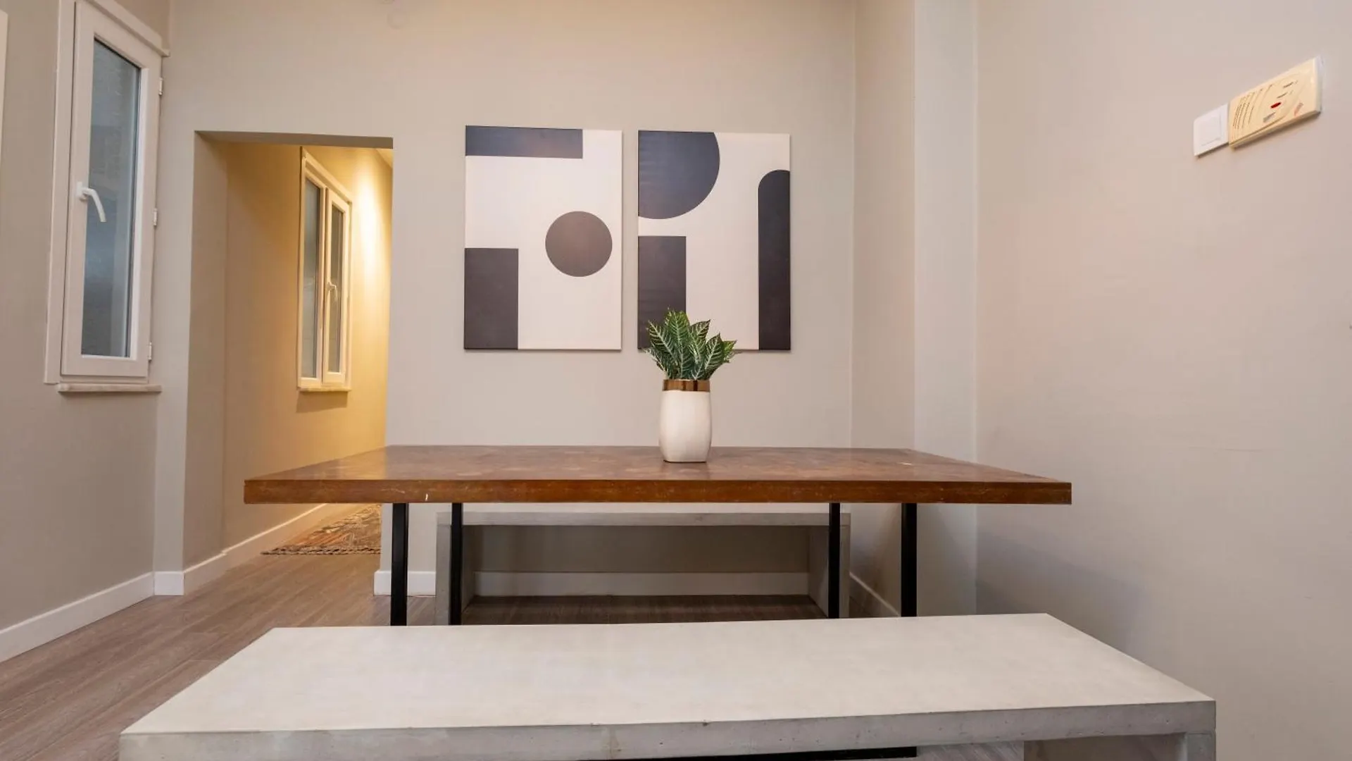 3 Bedrooms - Central Location- 1St Floor Apartment Estambul