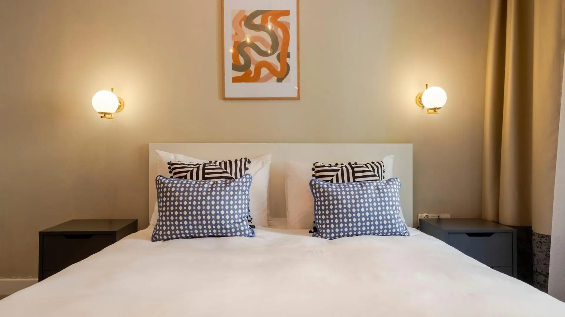 3 Bedrooms - Central Location- 1St Floor Apartment Estambul