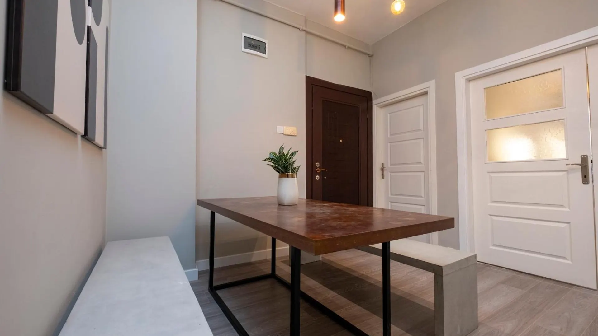 3 Bedrooms - Central Location- 1St Floor Apartment Estambul