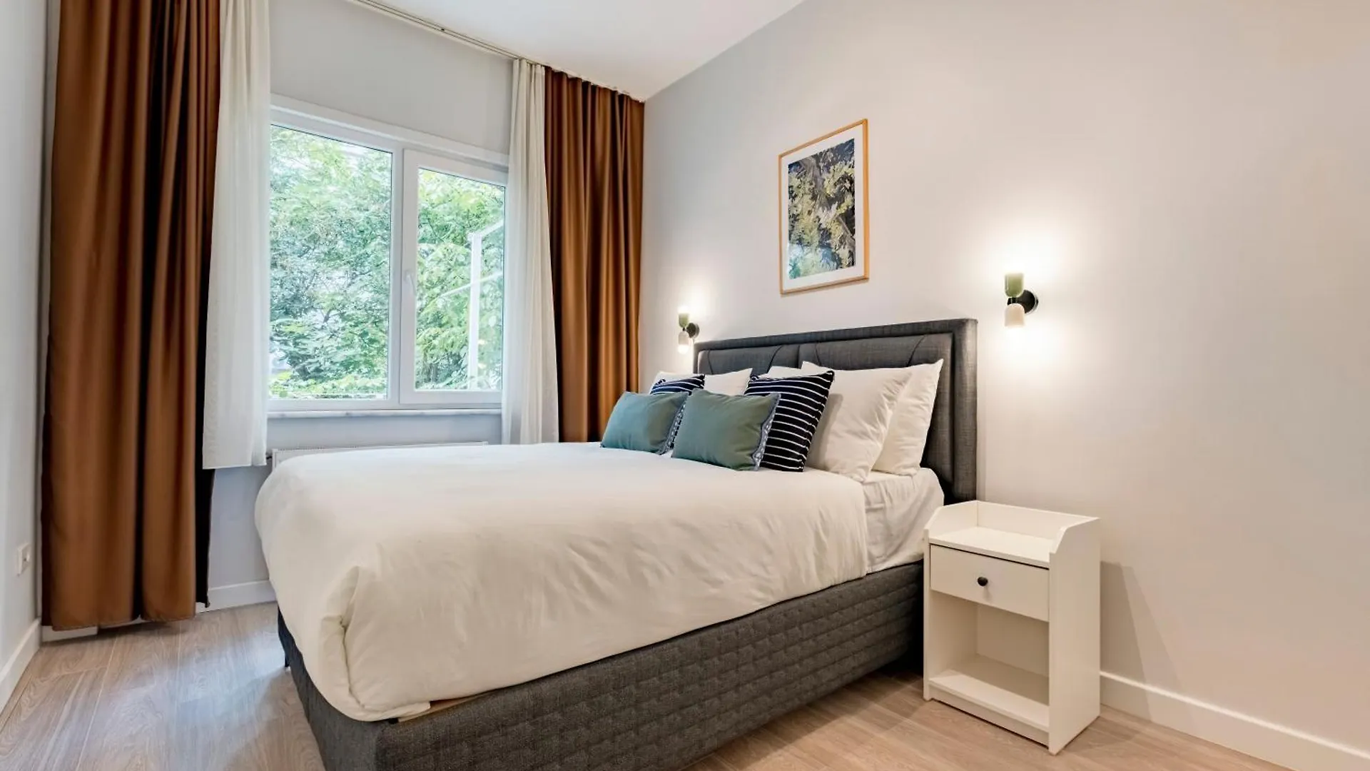 3 Bedrooms - Central Location- 1St Floor Apartment Estambul