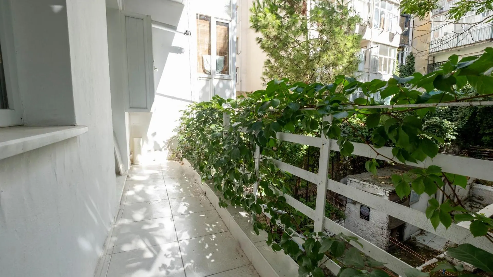 3 Bedrooms - Central Location- 1St Floor Apartment Estambul