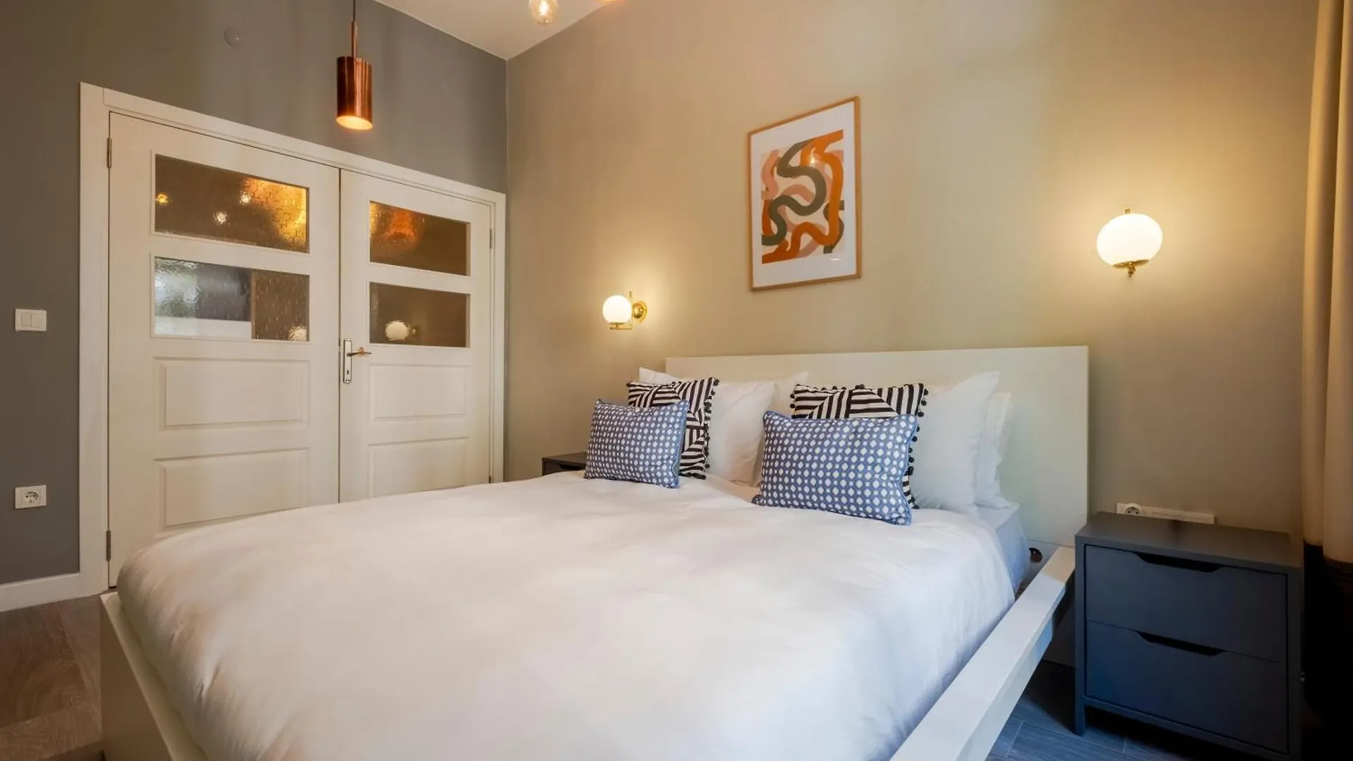 3 Bedrooms - Central Location- 1St Floor Apartment Istanboel