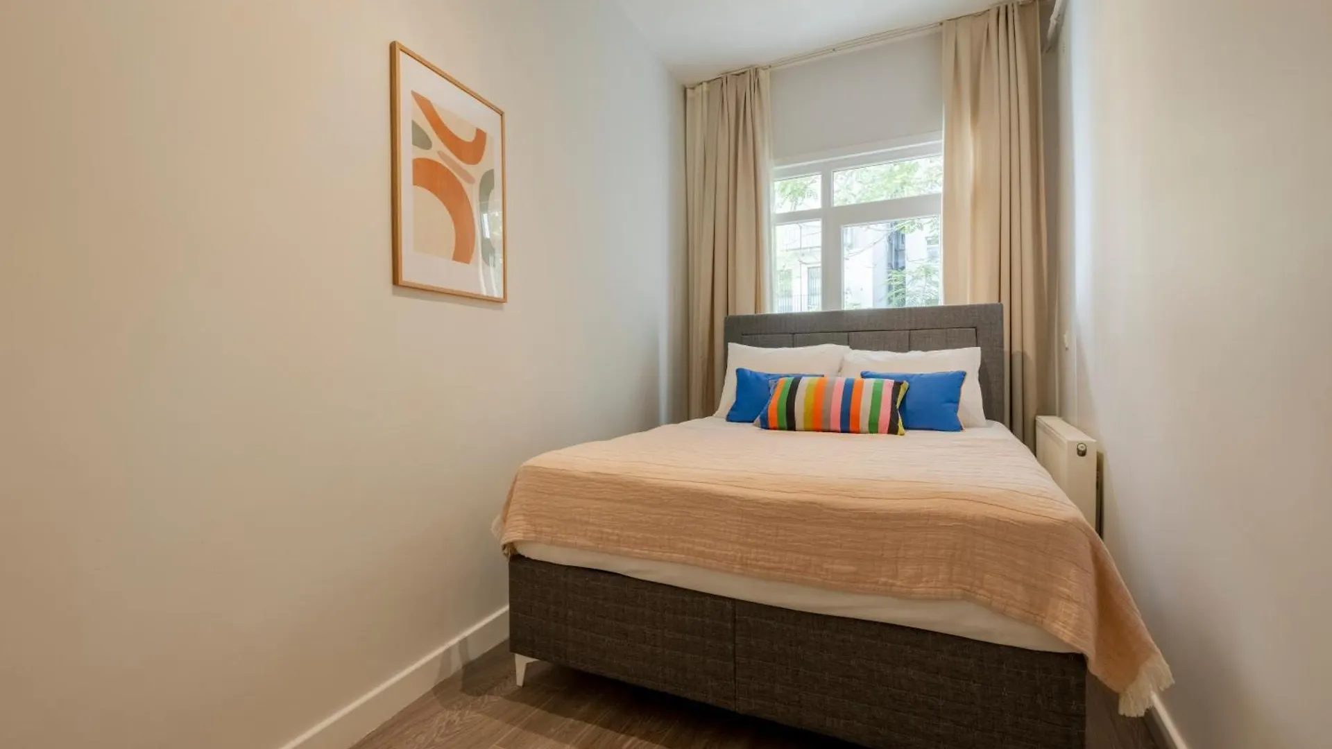 3 Bedrooms - Central Location- 1St Floor Apartment Istanboel