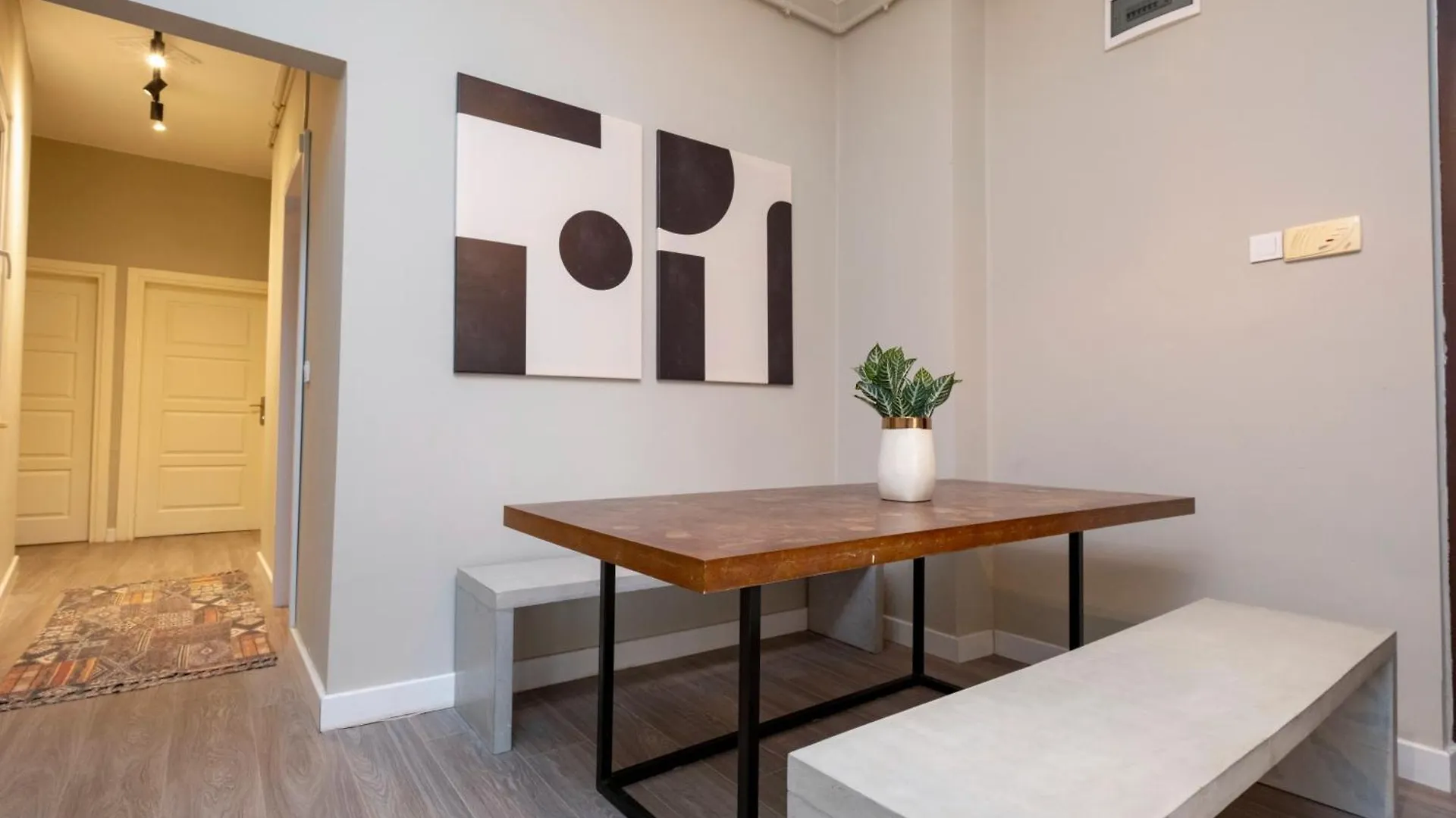 3 Bedrooms - Central Location- 1St Floor Apartment Istanbul 0*,