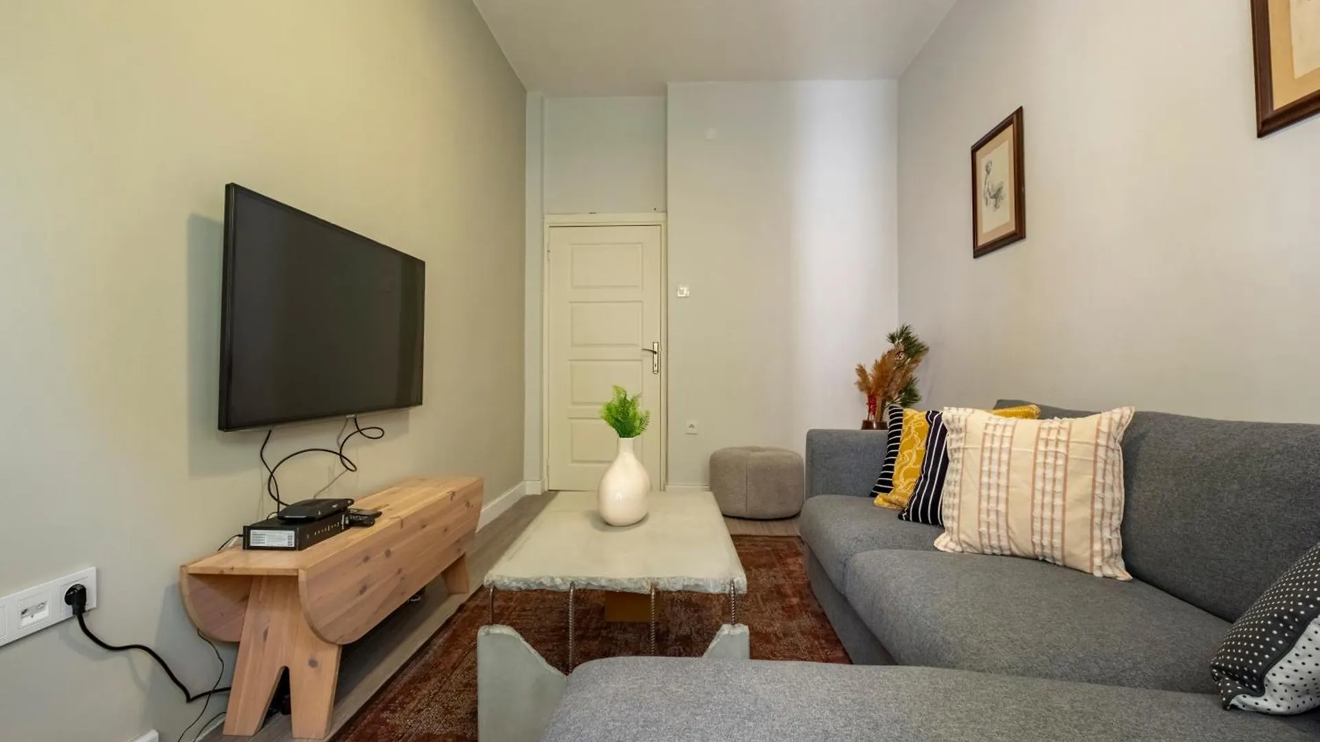 3 Bedrooms - Central Location- 1St Floor Apartment Istanbul