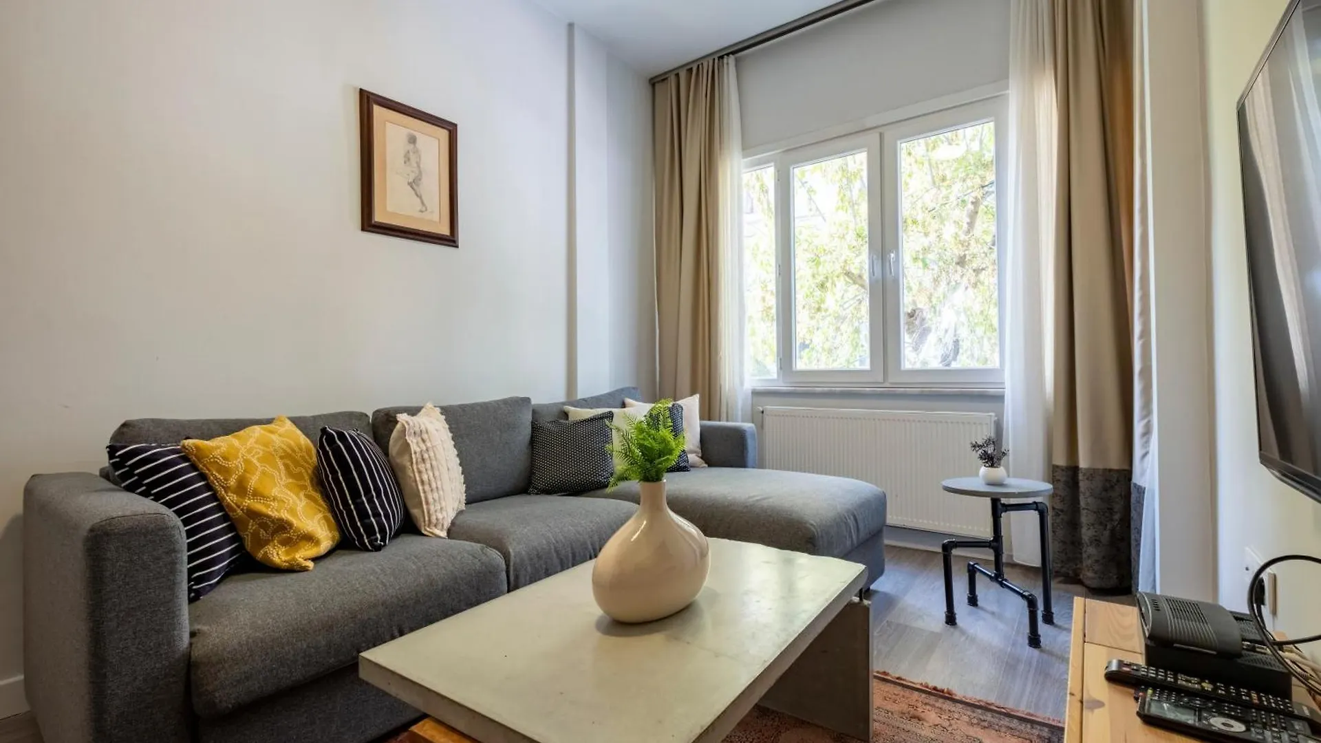 3 Bedrooms - Central Location- 1St Floor Apartment Istanbul